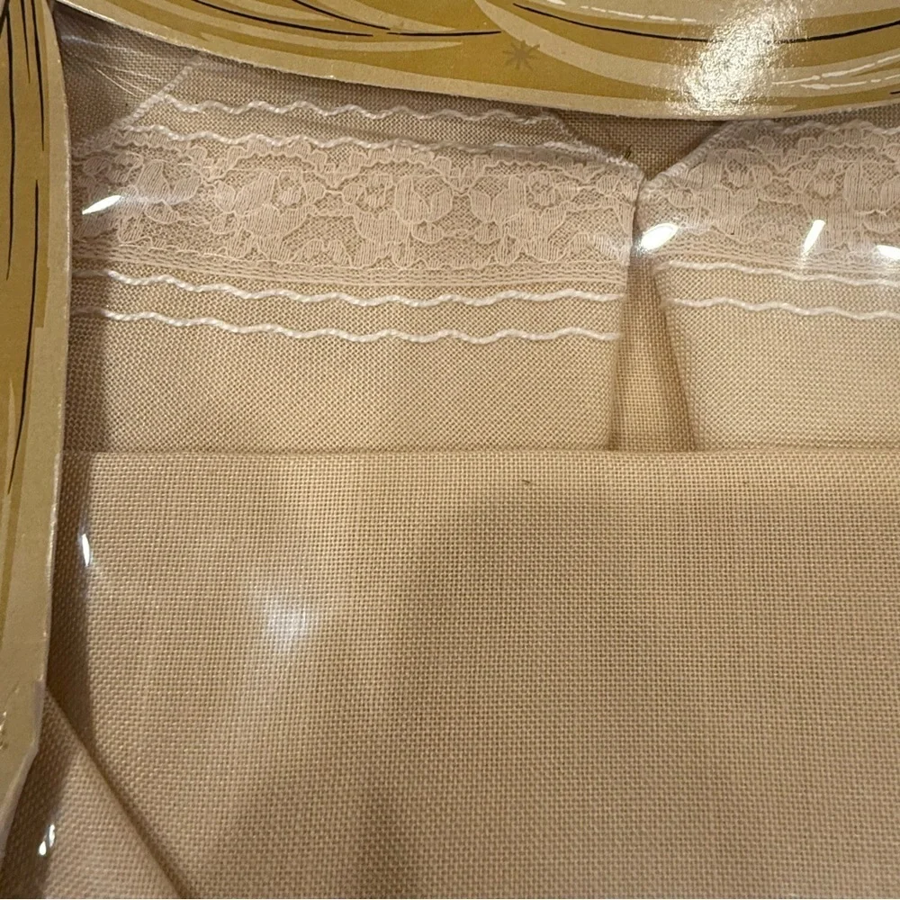 Vintage Majestic Creation Beige Lace Tablecloth Set